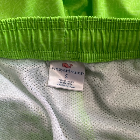 Vineyard vine, size small men’s swim trunks, 6 inch inseam - Picture 4 of 4